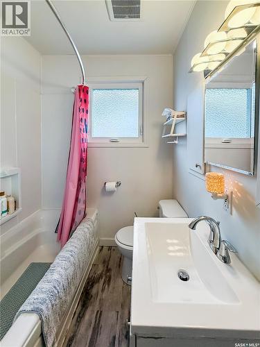 1080 4Th Street E, Prince Albert, SK - Indoor Photo Showing Bathroom