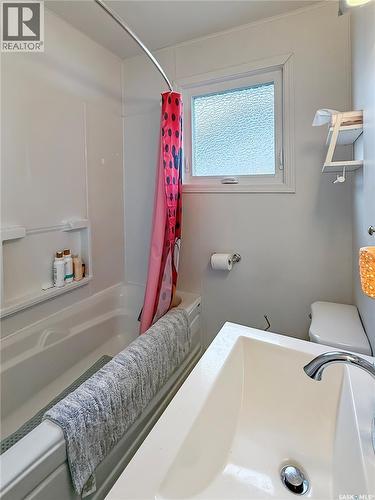 1080 4Th Street E, Prince Albert, SK - Indoor Photo Showing Bathroom