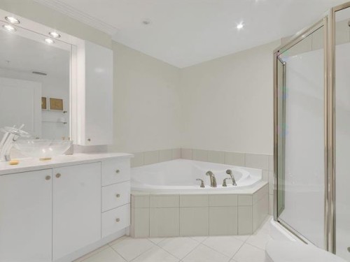 Bathroom - 901-3330 Boul. Le Carrefour, Laval (Chomedey), QC - Indoor Photo Showing Bathroom