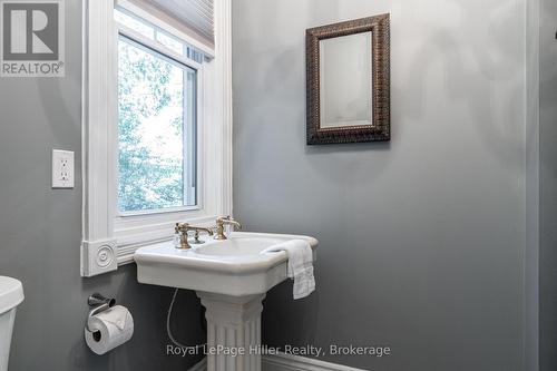 180 Elizabeth Street, Stratford, ON - Indoor Photo Showing Bathroom