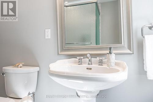180 Elizabeth Street, Stratford, ON - Indoor Photo Showing Bathroom