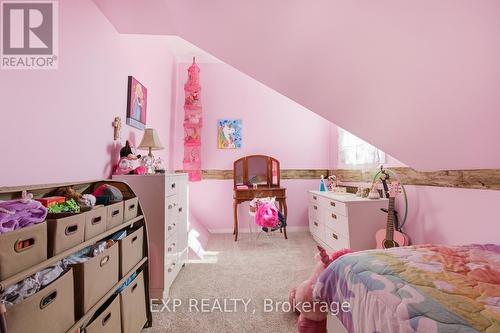 9043 Ridge Road, Niagara Falls, ON - Indoor Photo Showing Bedroom