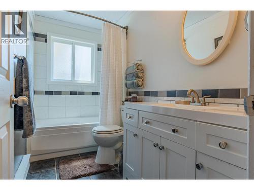 2194 Sixth Avenue, Trail, BC - Indoor Photo Showing Bathroom
