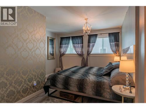 2194 Sixth Avenue, Trail, BC - Indoor Photo Showing Bedroom