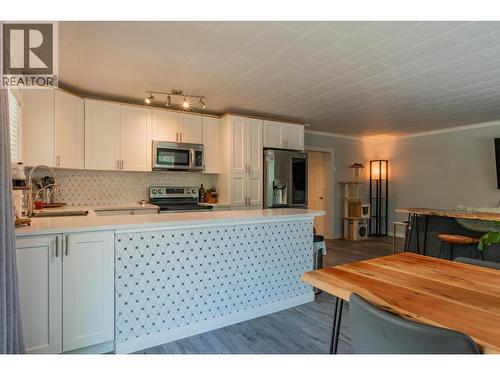 2194 Sixth Avenue, Trail, BC - Indoor Photo Showing Kitchen