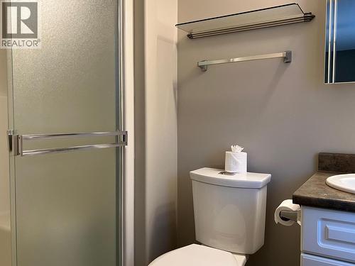 430 4 Street, Vernon, BC - Indoor Photo Showing Bathroom