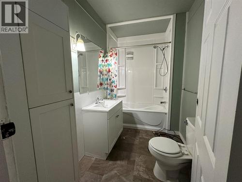 7652/7626 Old Kamloops Road, Vernon, BC - Indoor Photo Showing Bathroom