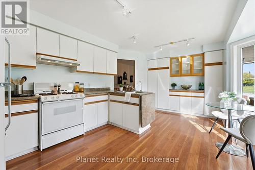 27 Village Green Drive, Guelph (Village By The Arboretum), ON - Indoor Photo Showing Kitchen