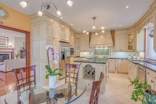 Dinette - 2 Place De Montmedy, Lorraine, QC - Indoor Photo Showing Kitchen