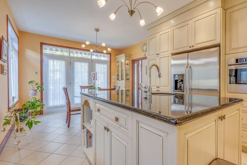 Kitchen - 2 Place De Montmedy, Lorraine, QC - Indoor Photo Showing Kitchen With Upgraded Kitchen