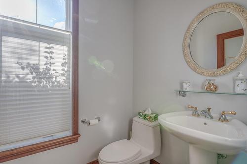 Powder room - 2 Place De Montmedy, Lorraine, QC - Indoor Photo Showing Bathroom