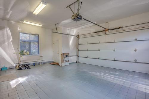 Garage - 2 Place De Montmedy, Lorraine, QC - Indoor Photo Showing Garage