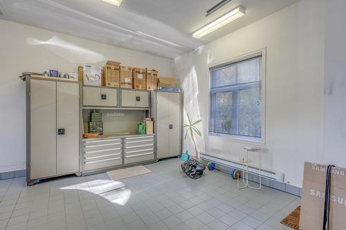 Garage - 2 Place De Montmedy, Lorraine, QC - Indoor