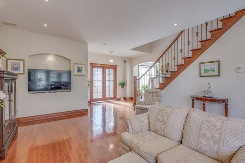 Dining room - 2 Place De Montmedy, Lorraine, QC - Indoor Photo Showing Living Room