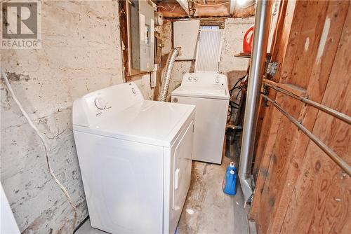 286-290 Hazel St, Sudbury, ON - Indoor Photo Showing Laundry Room