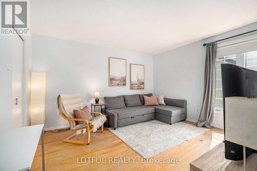 427 Kintyre Private, Ottawa, ON - Indoor Photo Showing Living Room