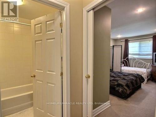 2500 Cobbinshaw Circle, Mississauga, ON - Indoor