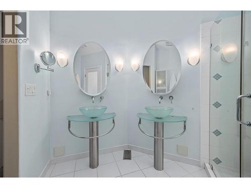 3929 Gallaghers Circle, Kelowna, BC - Indoor Photo Showing Bathroom