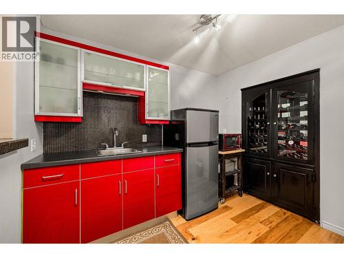 3929 Gallaghers Circle, Kelowna, BC - Indoor Photo Showing Kitchen