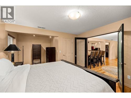 3929 Gallaghers Circle, Kelowna, BC - Indoor Photo Showing Bedroom