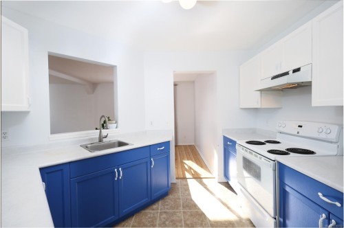 201-3226 Cowichan Lake Rd, Duncan, BC - Indoor Photo Showing Kitchen