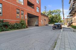 GARAGE 5-5230 Rue Resther  Montréal (Le Plateau-Mont-Royal), QC H2J 2W3