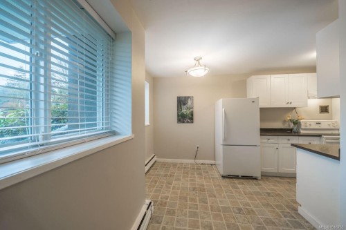 1102-1097 Bowen Rd, Nanaimo, BC - Indoor Photo Showing Kitchen