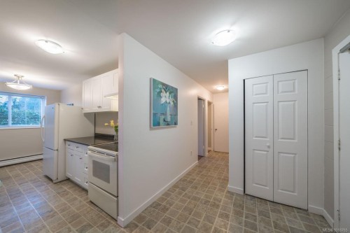 1102-1097 Bowen Rd, Nanaimo, BC - Indoor Photo Showing Kitchen