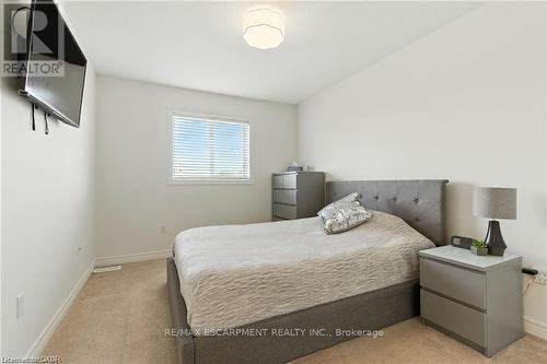 20 - 310 Southbrook Drive, Hamilton, ON - Indoor Photo Showing Bedroom