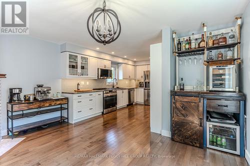 20 Pae Drive, Barrie, ON - Indoor Photo Showing Kitchen