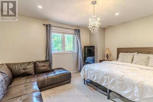 20 Pae Drive, Barrie, ON - Indoor Photo Showing Bedroom