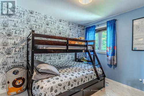 20 Pae Drive, Barrie, ON - Indoor Photo Showing Bedroom