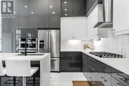 26 Perdita Road, Brampton, ON - Indoor Photo Showing Kitchen With Upgraded Kitchen