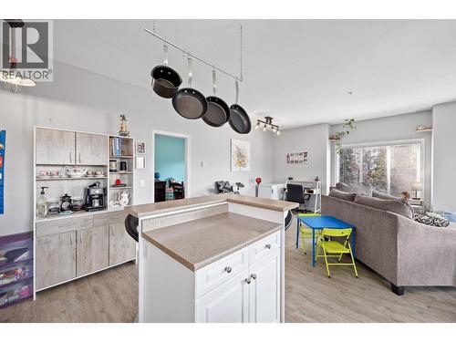 1125 Bernard Avenue Unit# 204, Kelowna, BC - Indoor Photo Showing Kitchen