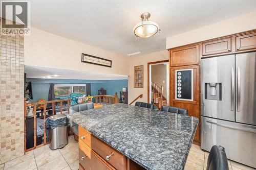 1105 Salisbury Street, Sarnia, ON - Indoor Photo Showing Kitchen