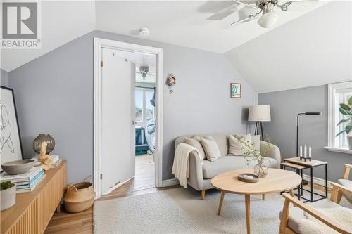 913 Miller Street, Greater Sudbury, ON - Indoor Photo Showing Living Room