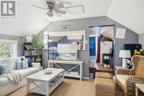 913 Miller Street, Greater Sudbury, ON - Indoor Photo Showing Living Room