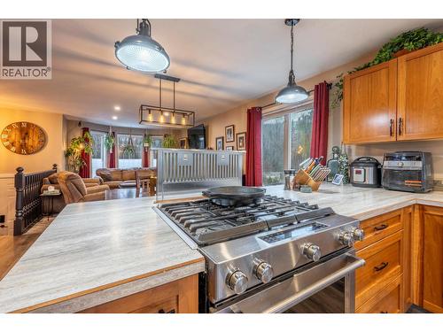 517 12Th Street S, Golden, BC - Indoor Photo Showing Kitchen