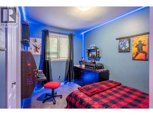 517 12Th Street S, Golden, BC - Indoor Photo Showing Bedroom