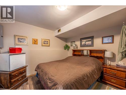 517 12Th Street S, Golden, BC - Indoor Photo Showing Bedroom