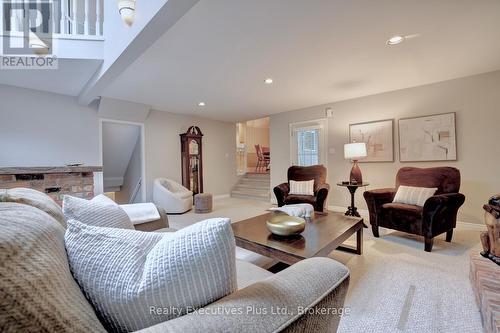322 Pine Avenue, Oakville (Oo Old Oakville), ON - Indoor Photo Showing Living Room