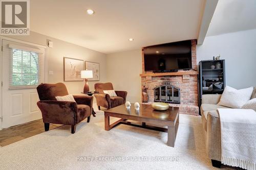 322 Pine Avenue, Oakville (Oo Old Oakville), ON - Indoor Photo Showing Living Room With Fireplace