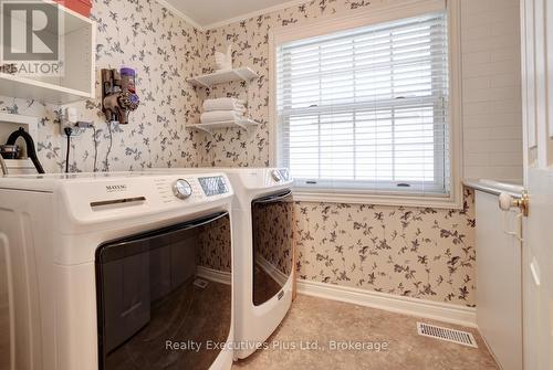 322 Pine Avenue, Oakville (Oo Old Oakville), ON - Indoor Photo Showing Laundry Room