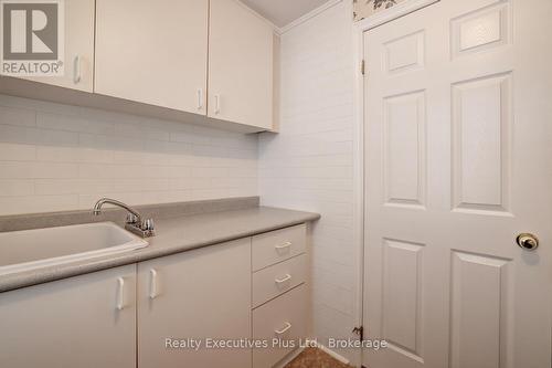 322 Pine Avenue, Oakville (Oo Old Oakville), ON - Indoor