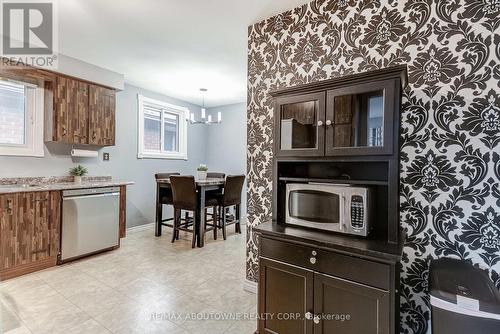 211 East 8Th Street, Hamilton, ON - Indoor Photo Showing Kitchen
