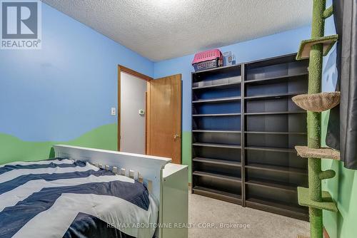 211 East 8Th Street, Hamilton, ON - Indoor Photo Showing Bedroom