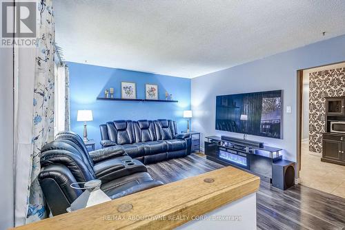 211 East 8Th Street, Hamilton, ON - Indoor Photo Showing Living Room