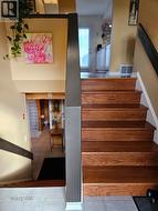 Foyer with split up/down entrance configuration - 