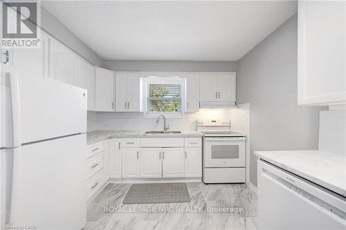 23 Bismark Drive, Cambridge, ON - Indoor Photo Showing Kitchen