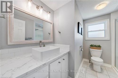 23 Bismark Drive, Cambridge, ON - Indoor Photo Showing Bathroom